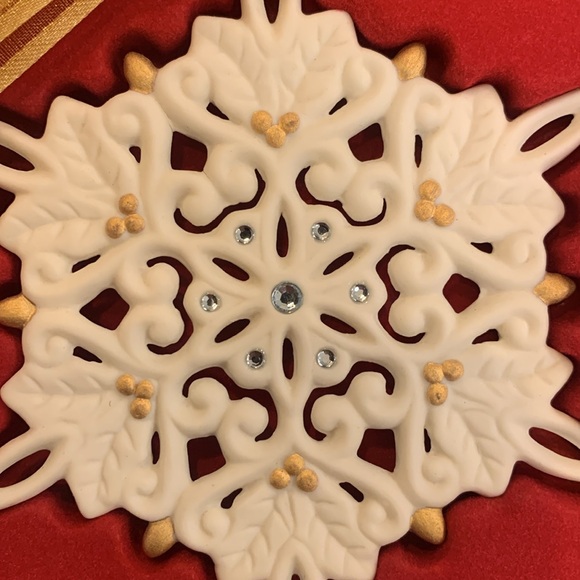 Wedgwood Gold Snowflake Christmas Tree Ornament in box - Picture 3 of 6